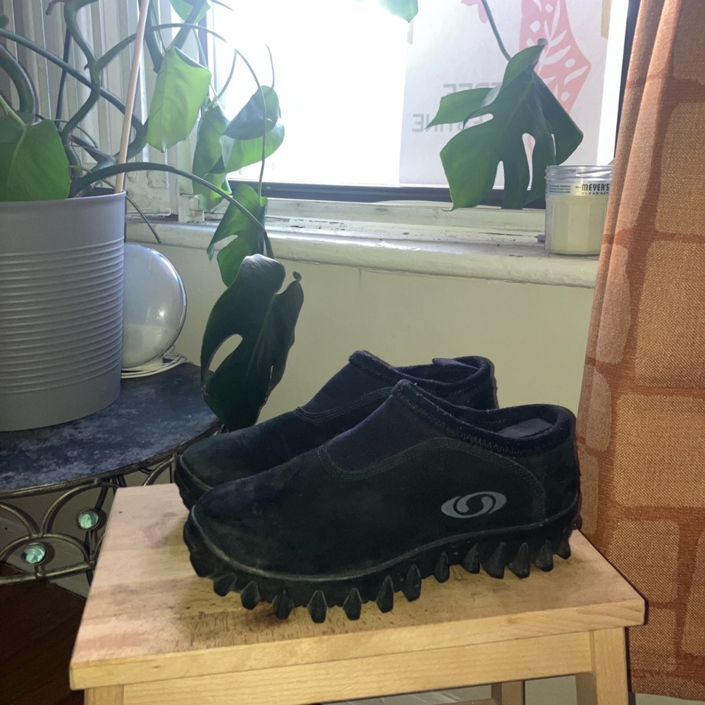 Vintage Women’s Salomon contragrip snow moc shoes